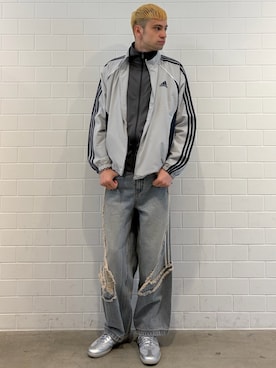 「adidas（アディダス）のファイヤーバード トラックトップ（ジャージ）（トップス、グレー系）」を使った、JNさん（メンズ・195cm）の春コーディネート