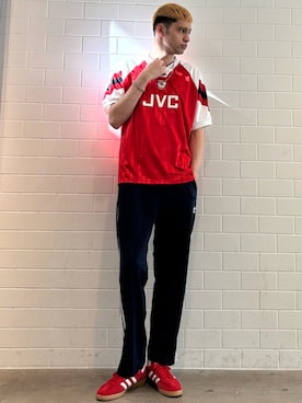 「アイテム（スニーカー）」を使った、JNさん（メンズ・195cm）の秋コーディネート