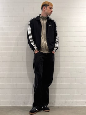 「adidas（アディダス）のアディカラー デニム ファイヤーバードパンツ（パンツ）」を使った、JNさん（メンズ・195cm）の秋コーディネート