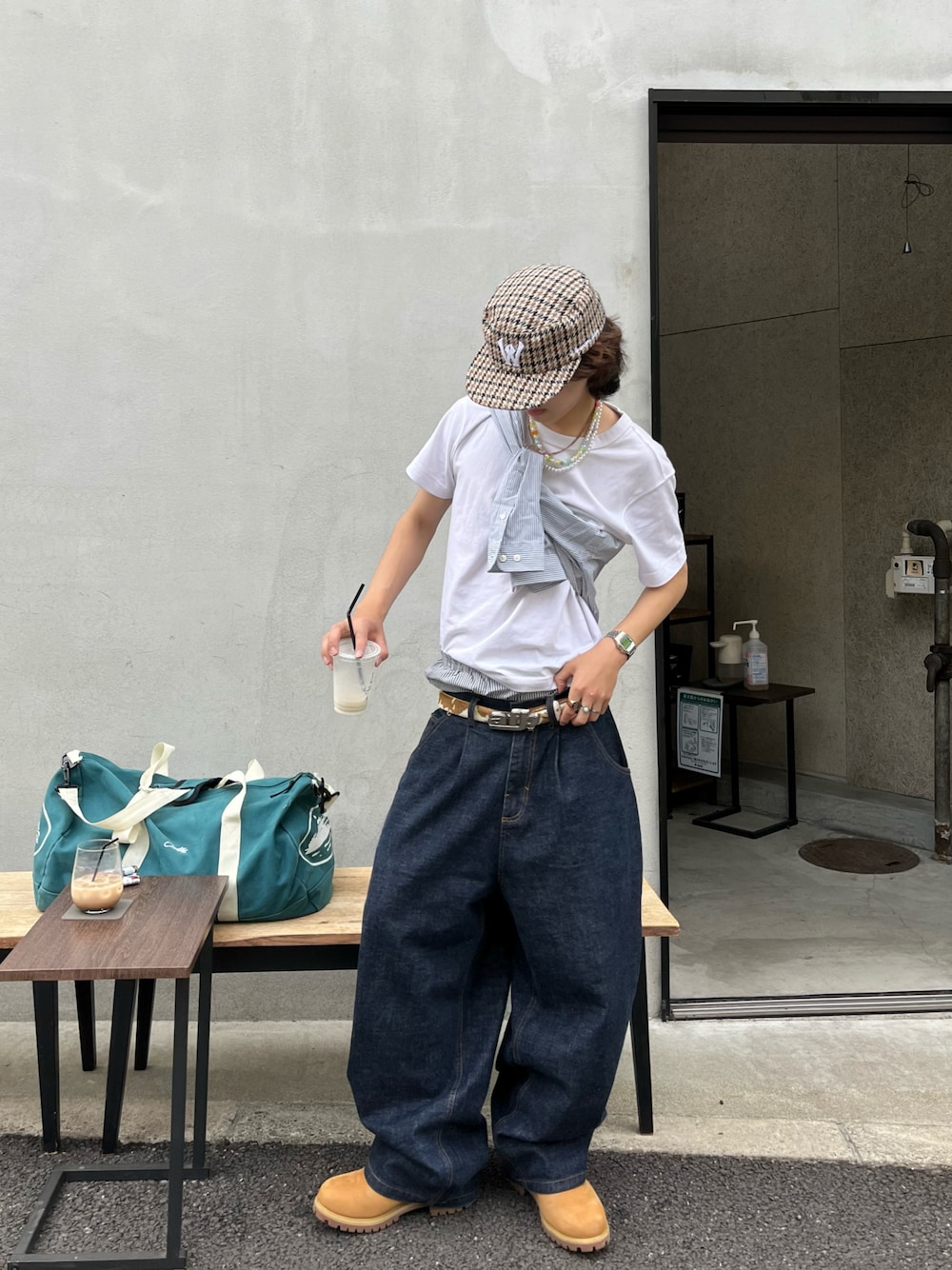 「WEARタイアップ、レイヤードスタイル、初夏コーデ、ootd、海外系ファッション、シャツスタイル、ストリート」｜「TimberlandのTimberland 6inch Premium Waterproof Boot（ティンバーランド 6インチ プレミアム ウォータープルーフ ブーツ）（ブーツ、イエロー系）」を使った、おさむさん（骨格ストレート・メンズ・173cm）の春コーディネートの1枚目の写真