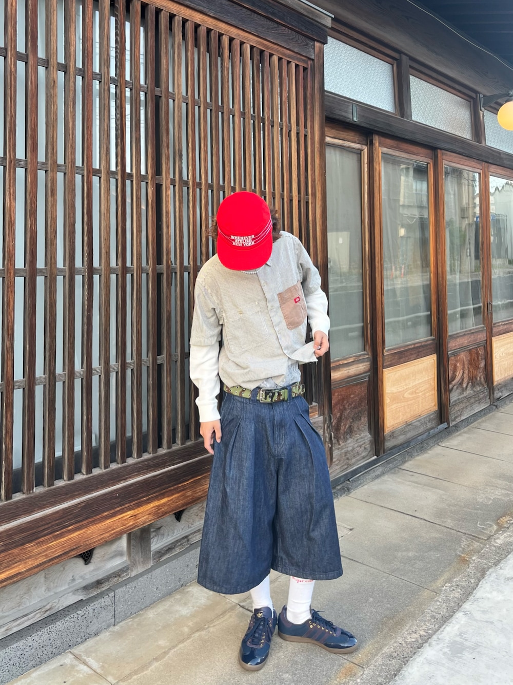 「WEARタイアップ、夏コーデ、古着MIX、海外系ファッション、ストリート」｜「Bershkaのアイテム（パンツ、ブルー系）」を使った、おさむさん（骨格ストレート・メンズ・173cm）の春コーディネートの1枚目の写真