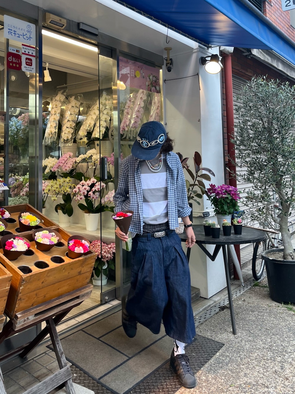 「シャツスタイル、WEARタイアップ、海外系ファッション、ストリート」｜「scuffersのアイテム（キャップ、ブルー系）」を使った、おさむさん（骨格ストレート・メンズ・173cm）の春コーディネートの1枚目の写真