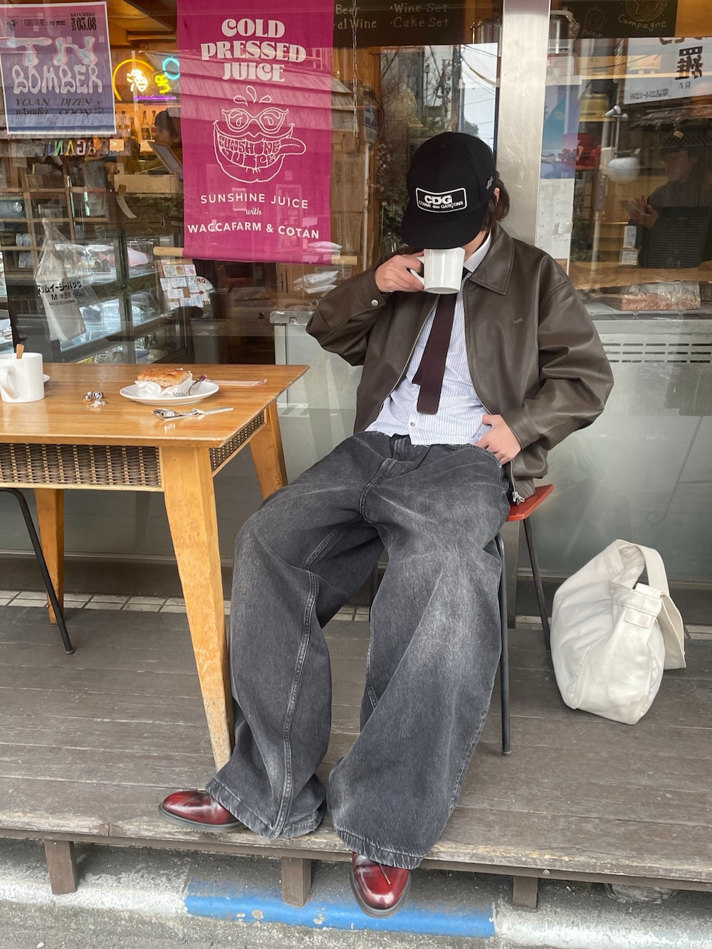 「春めき満開コーデ、カジュアルコーデ、春服、ブラックデニム、海外系ファッション」｜「CDGのアイテム（キャップ、ブラック系）」を使った、おさむさん（骨格ストレート・メンズ・173cm）の春コーディネートの1枚目の写真