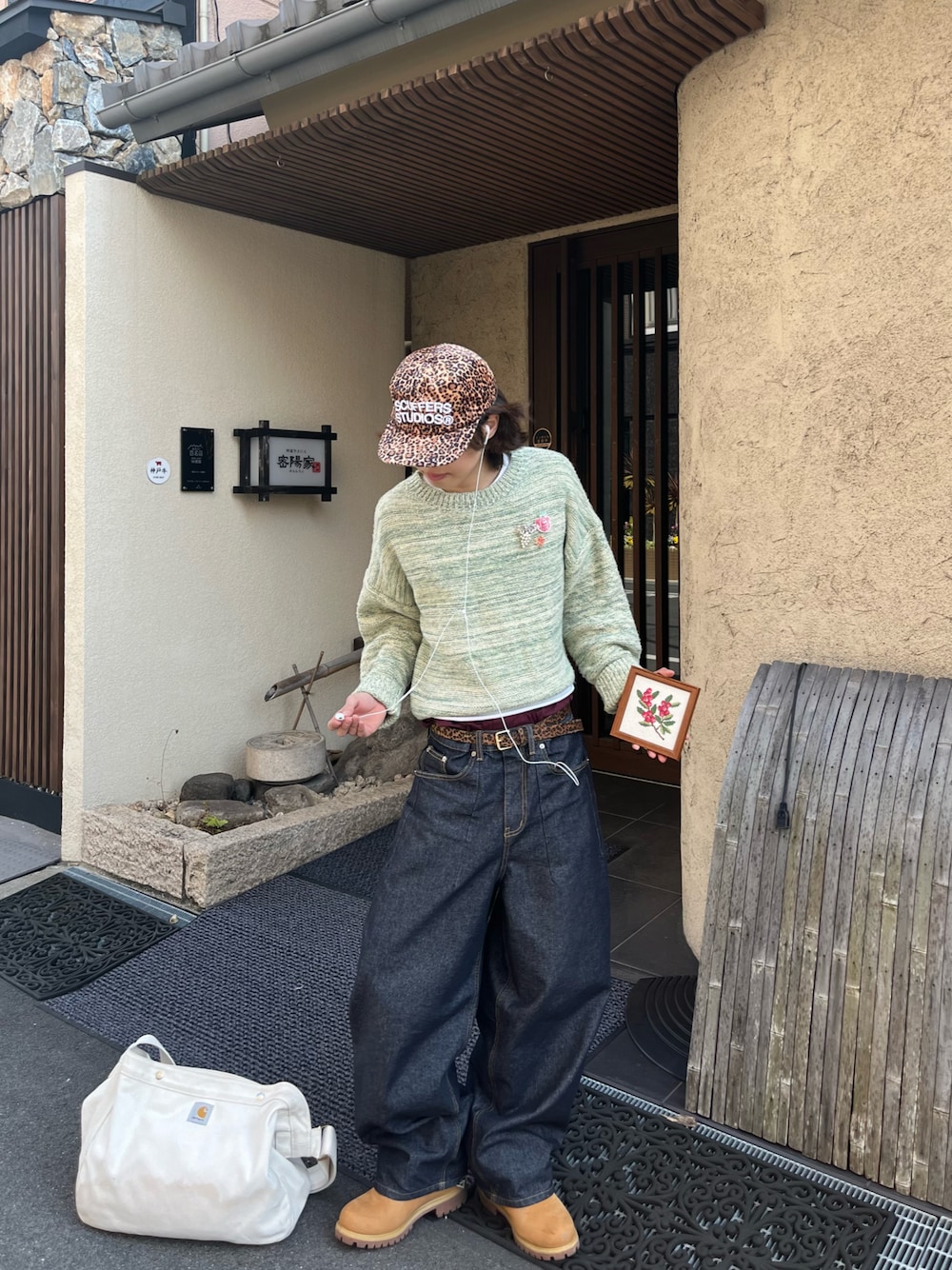 「春めき満開コーデ、春色、春服コーデ、メンズコーデ、ストリートMIX、ワイドデニム、爽やかコーデ」｜「古着のアイテム（ニット/セーター、グリーン系）」を使った、おさむさん（骨格ストレート・メンズ・173cm）の春コーディネートの1枚目の写真