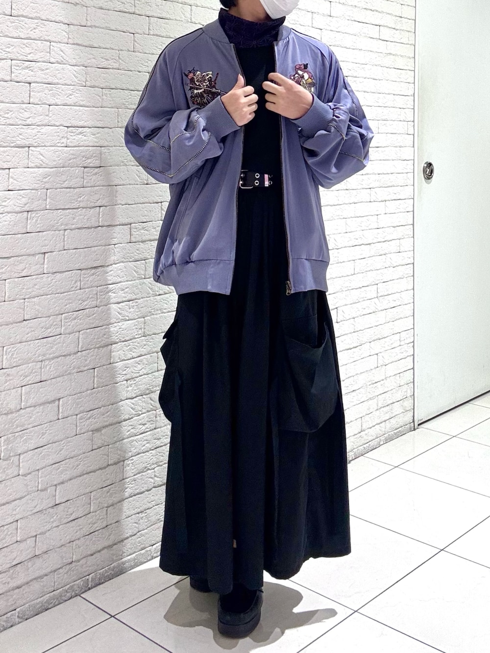 「パーカー、秋コーデ、axes femme、ニット、ブルゾン、メンズコーデ、ジェンダーレス、ジェンダーレスコーデ」｜「AXES-Xの弁慶牛若丸リバーシスカジャン（スカジャン、パープル系）」を使った、みちゅんさん（メンズ・162cm）の秋コーディネートの1枚目の写真
