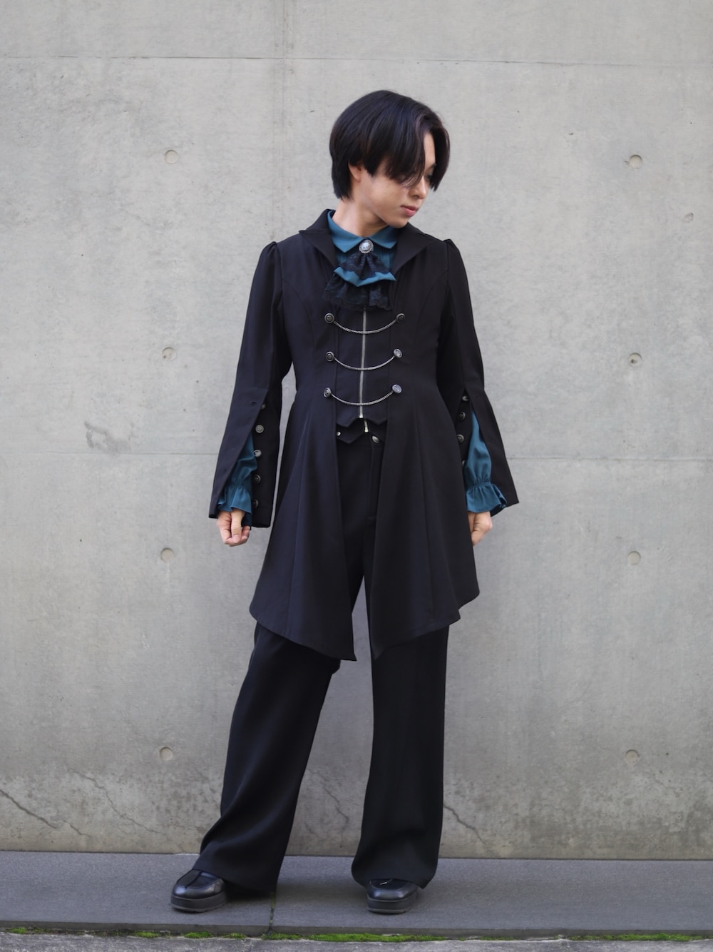 「冬コーデ、マイベストコーデ2024、セットアップ、レイヤード、モード、燕尾、ジェンダーレス、axes femme、axes femme POETIQUE、細見えコーデ」｜「axes femme POETIQUEの燕尾デザインロングジャケット（テーラードジャケット、ブラック系）」を使った、みちゅんさん（レディース・162cm）の冬コーディネートの1枚目の写真