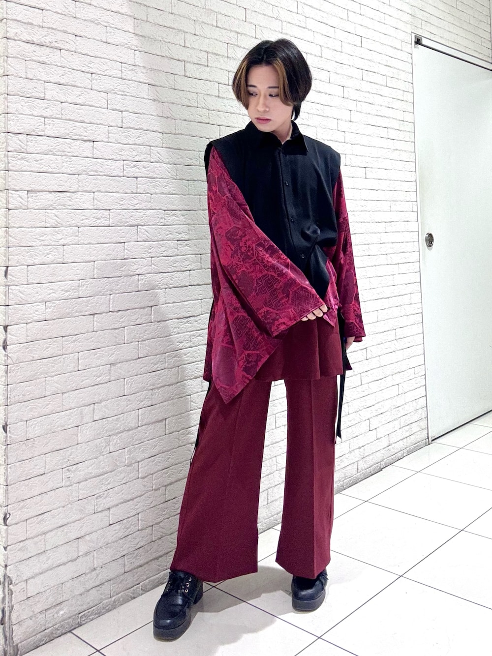 「axes femme、カジュアルコーデ、シンプルスタイル、おしゃれさんと繋がりたい、チャイナ、和風、AXES-X、REZEN、ジェンダーレス、春コーデ、赤」｜「REZENの狩衣風切替和袖シャツ（シャツ/ブラウス、レッド系）」を使った、みちゅんさん（メンズ・162cm）の冬コーディネートの1枚目の写真