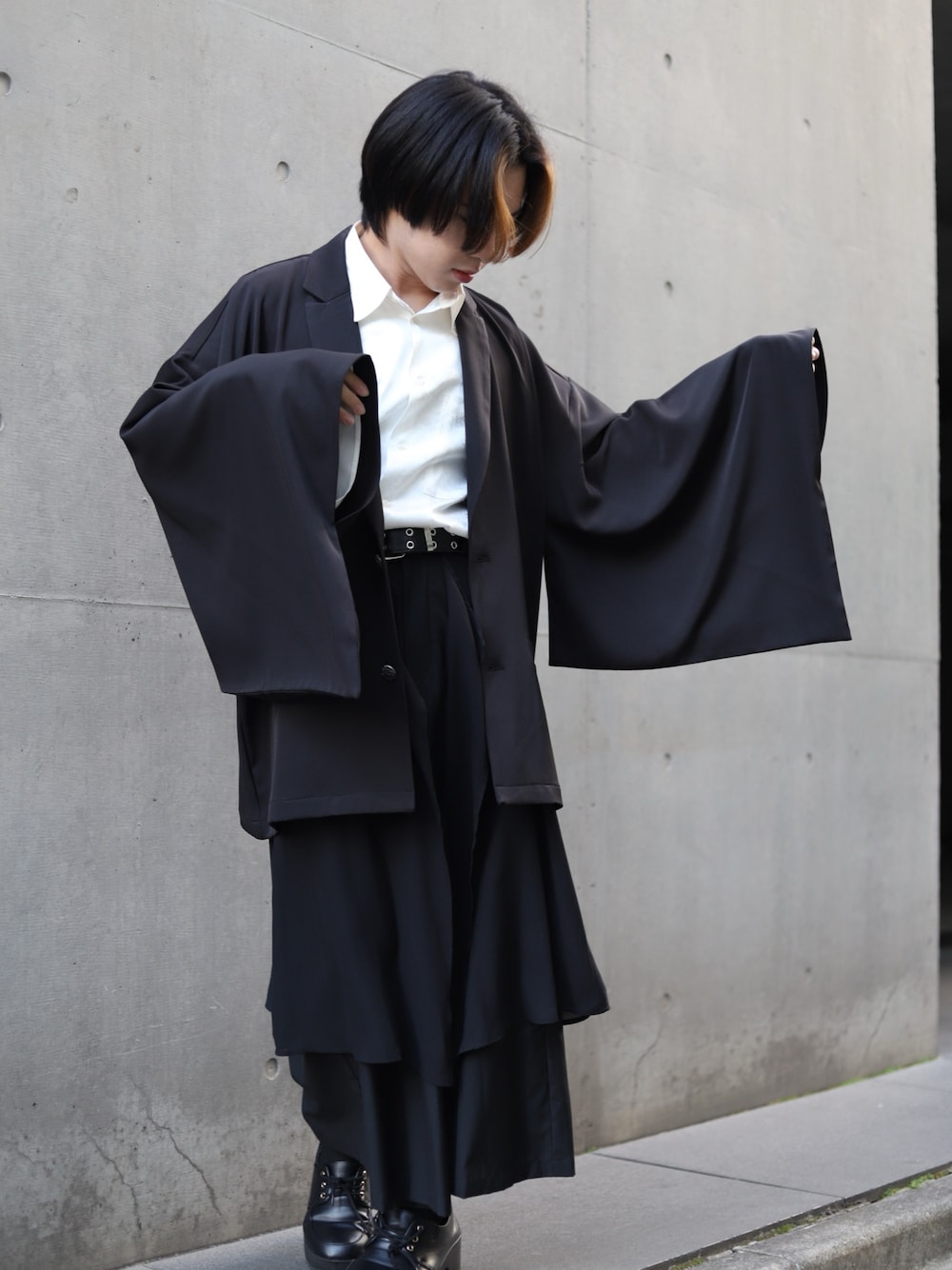「axes femme、メンズファッション、メンズコーデ、カジュアルコーデ、モード、モードカジュアル、AXES-X、REZEN、ジェンダーレス、和装、テーラードジャケット、サブカル」｜「REZENの和袖テーラードジャケット（テーラードジャケット、ブラック系）」を使った、みちゅんさん（メンズ・162cm）の冬コーディネートの1枚目の写真