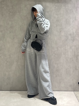 「アイテム（パーカー）」を使った、竹部美里さん（レディース・156cm）の秋コーディネート