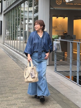 「アイテム（デニムスカート）」を使った、yosshiiiiiiさん（レディース・165cm）の秋コーディネート