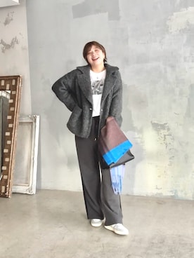 「アイテム（ストール/ショール）」を使った、yosshiiiiiiさん（レディース・165cm）の秋コーディネート