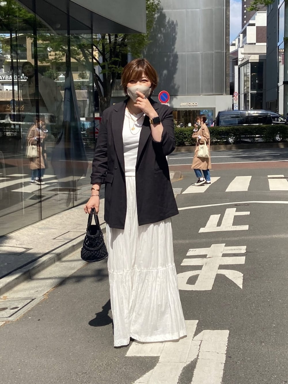 「春服、お出かけコーデ、大人カジュアル、休日コーデ、休日スタイル、モノトーン、いまどきジャケット写真、ゆったりコーデ、きれいめカジュアル、高身長女子、ロングスカート、テーラードジャケット」｜「RIVE DROITEの軽い着心地/テンセルリネンライトBIGジャケット（テーラードジャケット、ブラック系）」を使った、yosshiiiiiiさん（骨格ストレート・レディース・165cm）の春コーディネートの1枚目の写真