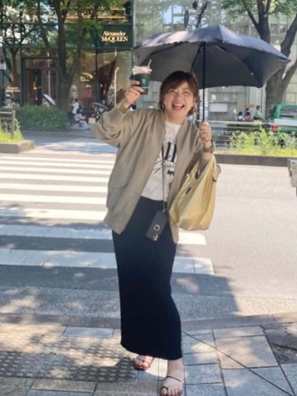 「秋服準備はじめました、休日スタイル、秋先取りコーデ、デニム、キレイめカジュアル、オトナカワイイ、大人コーデ、大人女子、秋服コーデ、ブルゾンコーデ、ブルゾン、MA-1」｜「RIVE DROITEのMA-1（MA-1、ベージュ系）」を使った、yosshiiiiiiさん（骨格ストレート・レディース・165cm）の夏コーディネートの1枚目の写真