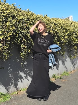 「RIVE DROITE（リヴドロワ）の【Yossshiiii企画/即完売につき再販売/新色追加】R.D.S.CロゴTe（Tシャツ/カットソー、ブラック系）」を使った、yosshiiiiiiさん（レディース・165cm）の春コーディネート