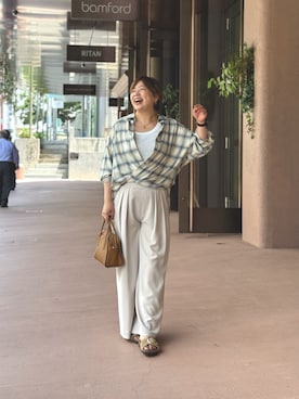「アイテム（スラックス）」を使った、yosshiiiiiiさん（レディース・165cm）の夏コーディネート