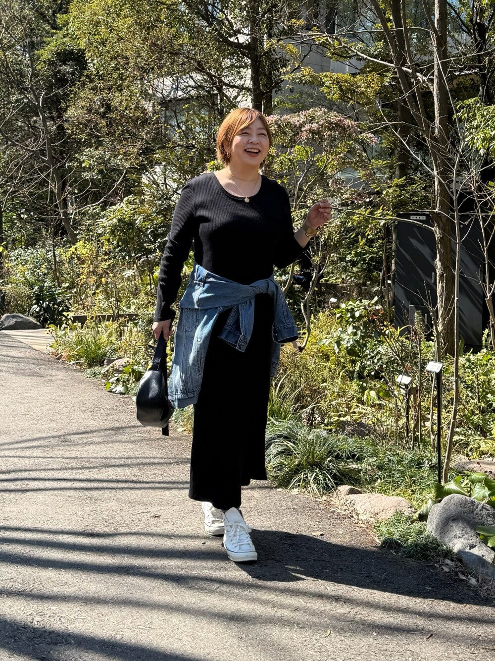 「今日のコーデ、ワンピーススタイル、リラックススタイル、40代ファッション、160cm台コーデ、着痩せ・細見え、着痩せ、着痩せコーデ、デニムジャケット」｜「RIVE DROITEの低身長サイズあり/2WAYロングリブワンピース（ワンピース、ブラック系）」を使った、yosshiiiiiiさん（骨格ストレート・レディース・165cm）の冬コーディネートの1枚目の写真
