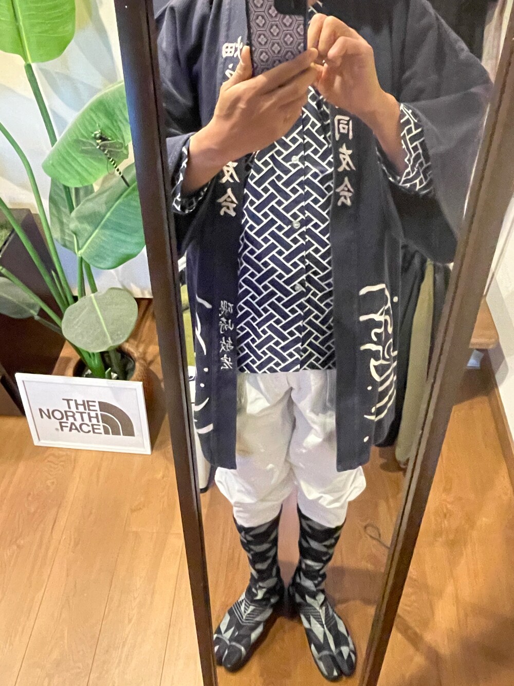 「graphzeroのアイテム（その他シューズ、ブルー系）」を使った、としさん（メンズ・167cm）の秋コーディネートの1枚目の写真
