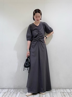 「KBF（ケイビーエフ）のシャーリングカットワンピース（ワンピース、グレー系）」を使った、misakiさん（レディース・160cm）の夏コーディネート