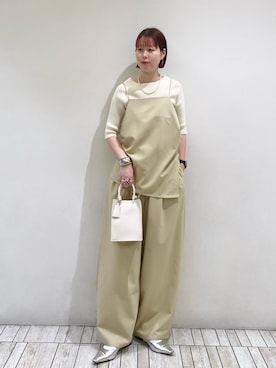 「KBF（ケイビーエフ）のチャーム付きスクエアミニBAG（手袋、ホワイト系）」を使った、misakiさん（レディース・160cm）の春コーディネート