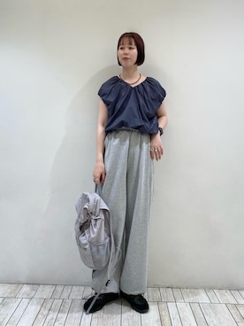「KBF（ケイビーエフ）のドロストルーズスウェットパンツ（卫裤、グレー系）」を使った、misakiさん（レディース・160cm）の春コーディネート