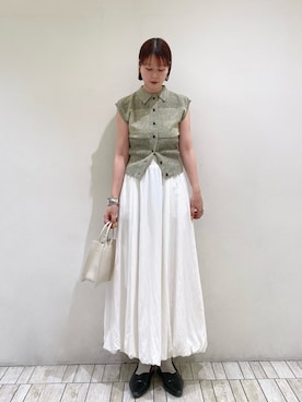 「KBF（ケイビーエフ）のスリーブレスニットシャツ（针织衫、ベージュ系）」を使った、misakiさん（レディース・160cm）の春コーディネート