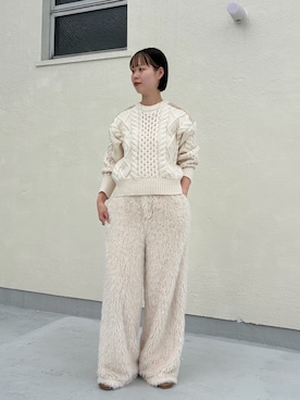 「KBF（ケイビーエフ）のエルボーパッチケーブルニット（ニット/セーター、ホワイト系）」を使った、misakiさん（レディース・160cm）の秋コーディネート