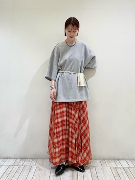 「KBF（ケイビーエフ）のサーキュラーチェックプリーツスカート（裙子、レッド系）」を使った、misakiさん（レディース・160cm）の春コーディネート