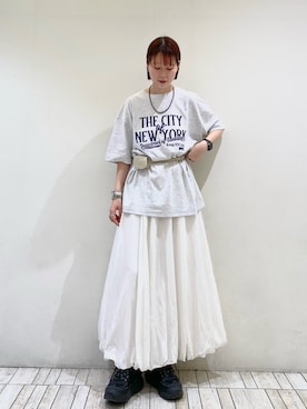 「KBF（ケイビーエフ）のギャザーバルーンスカート（裙子、ホワイト系）」を使った、misakiさん（レディース・160cm）の春コーディネート