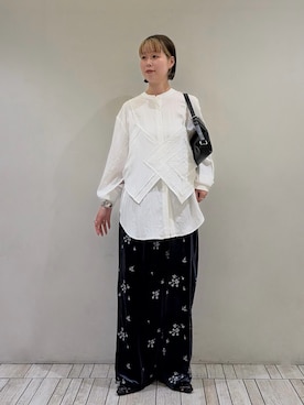 「KBF（ケイビーエフ）のフライボタンベロアパンツ（その他パンツ、ブラック系）」を使った、misakiさん（レディース・160cm）の秋コーディネート