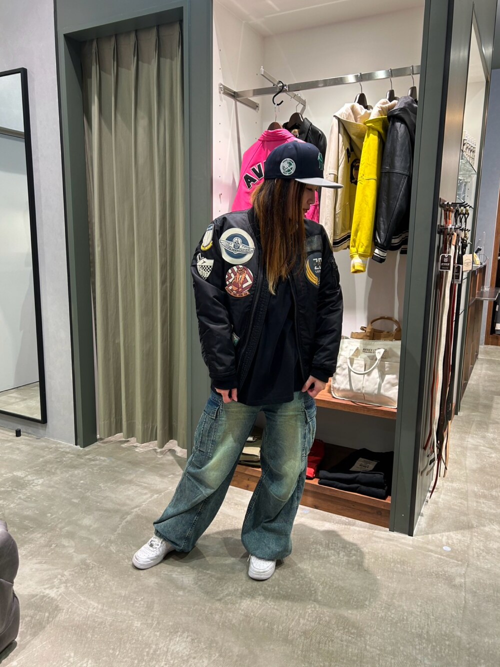 「AVIREX、AVIREXBelle、AVIREX海老名、AVIREX海老名店、TOPGUN、TOPGUN 女子、MA-1、冬コーデ、オトナ女子、いいね、save、フォローお願いします🤑」｜「AVIREXのMA-1 TOP GUN/ MA-1 トップガン（MA-1、ブラック系）」を使った、あいさん（レディース・161cm）の冬コーディネートの1枚目の写真