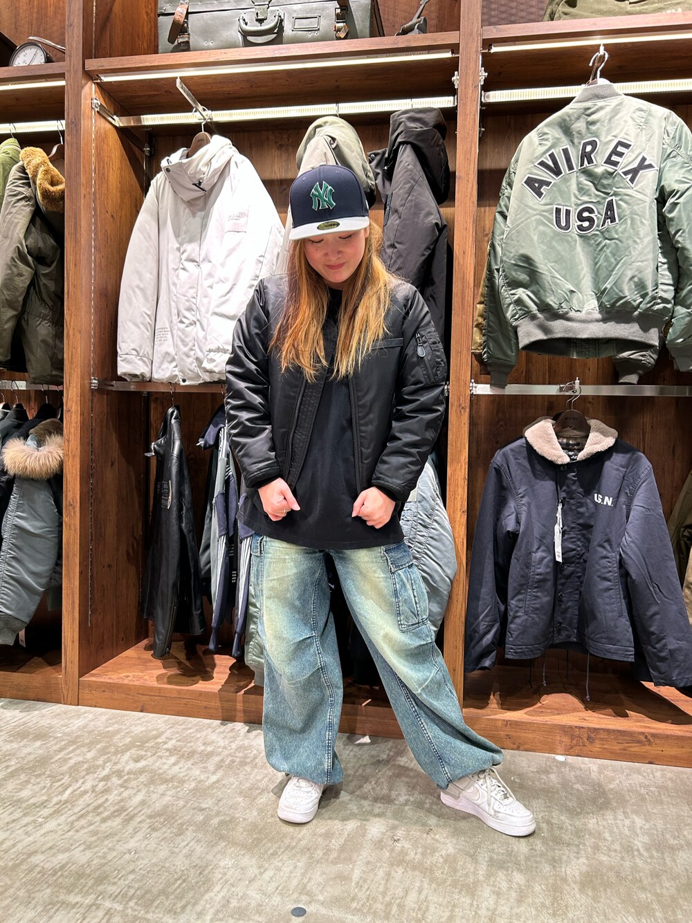 「AVIREX、AVIREXBelle、AVIREX海老名、AVIREX海老名店、50th anniversary、MA-1、オトナカジュアル、ラクチンコーデ、休日スタイル、いいね、save、フォローお願いします🤑」｜「AVIREXの《50th Anniversary》MA-1 SIGNATURE BIG LOGO/MA-1 シグネチャービッグロゴ（MA-1、ブラック系）」を使った、あいさん（レディース・161cm）の冬コーディネートの1枚目の写真
