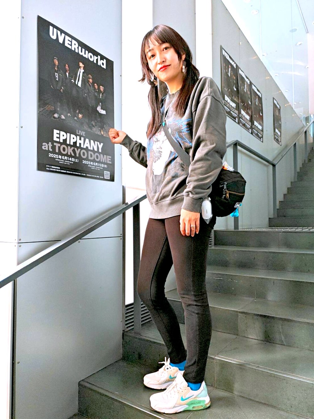 「UVERworldのアイテム（スウェット、グレー系）」を使った、yukaeagle22さん（レディース・170cm）の冬コーディネートの1枚目の写真