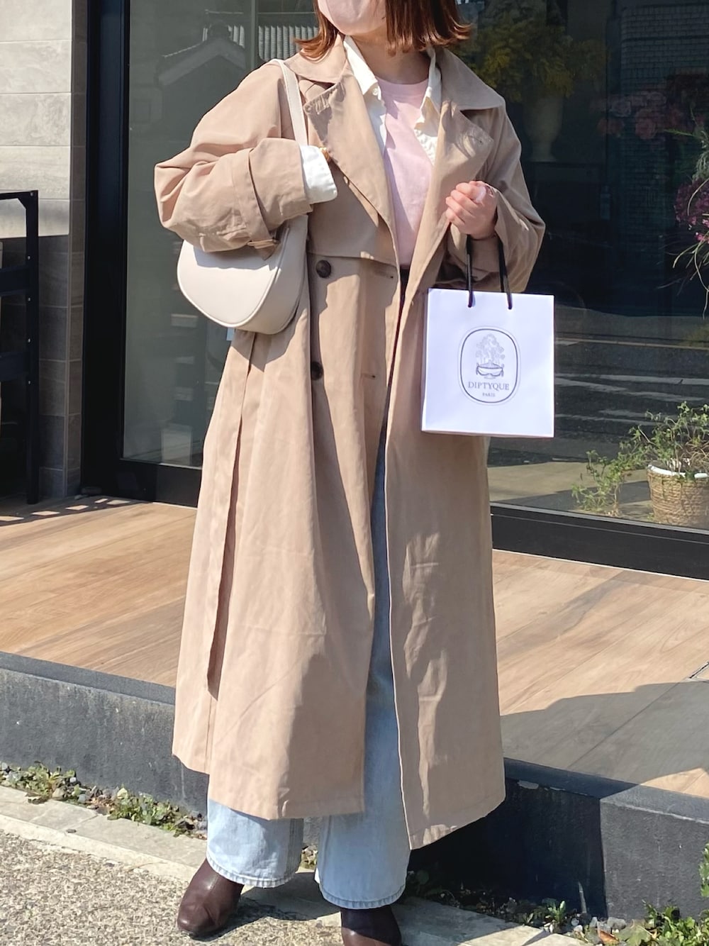 「春服デビュー宣言、春コーデ、春アウター、トレンチコート、tiptop、Kastane、Ralph Lauren、UNIQLO、ラルフローレン、ユニクロ、骨格ストレート」｜「tiptopの【2サイズ展開】ボリューム袖ベルト付きトレンチコート【web限定Lサイズあり】（トレンチコート、ベージュ系）」を使った、momo🐇さん（骨格ストレート・レディース・153cm）の春コーディネートの1枚目の写真