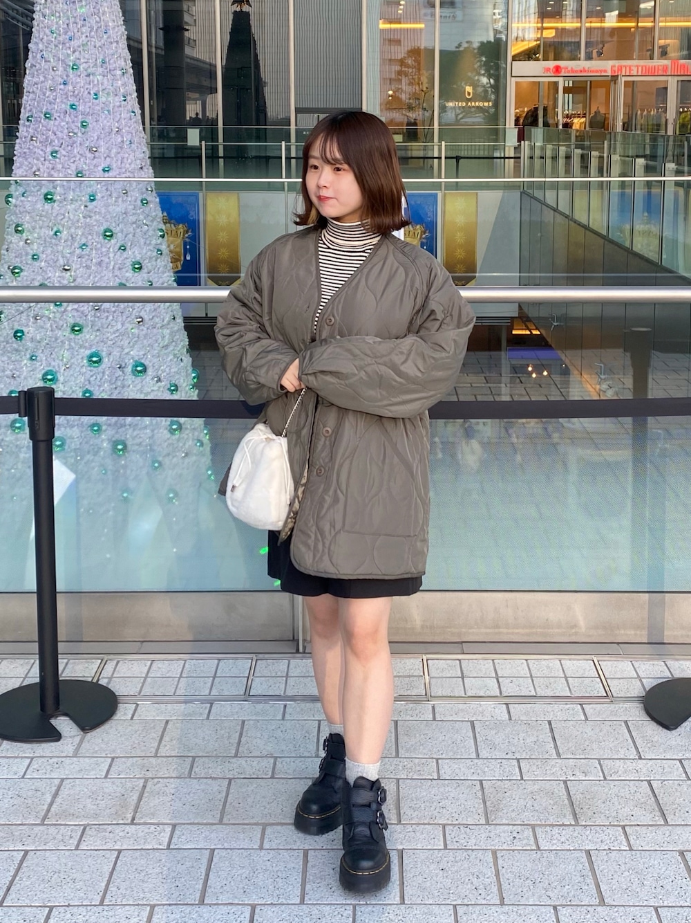 ✨ 人気Dr.Martens QUAD RETRO DEVON FLWR
