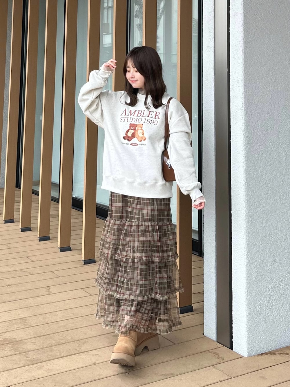 「WEARyouthコーデ、カジュアルガーリー、スウェット、チュールスカート、ロングスカート、ブーツ、淡色コーデ、プチプラ、韓国ファッション、AMBLER、amood、amood_jp、amblerkorea、アムード、PR」｜「amoodのAMBLER（スウェット、ホワイト系）」を使った、momo🐇さん（骨格ストレート・レディース・153cm）の冬コーディネートの1枚目の写真