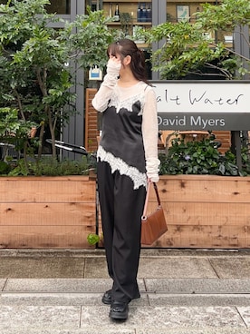 「GeeRA（ジーラ）の【S-LL展開/新色追加】オンオフ着られる！カーブパンツ（その他パンツ、ブラック系）」を使った、momo🐇さん（レディース・153cm）の春コーディネート