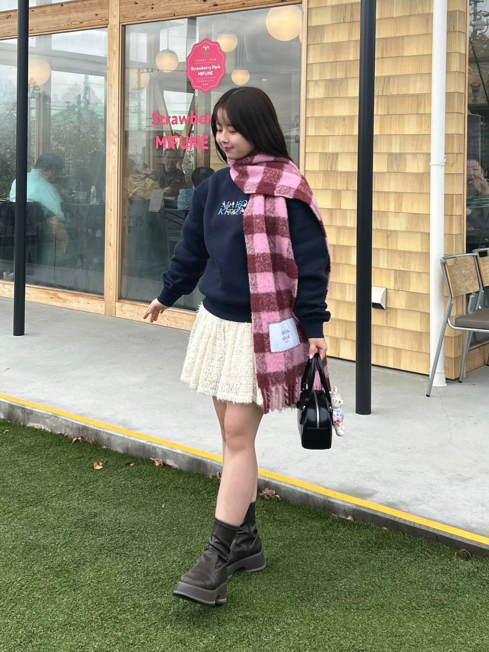 Maison Kitsune（メゾンキツネ）の「CHECK BRUSHED SCARF