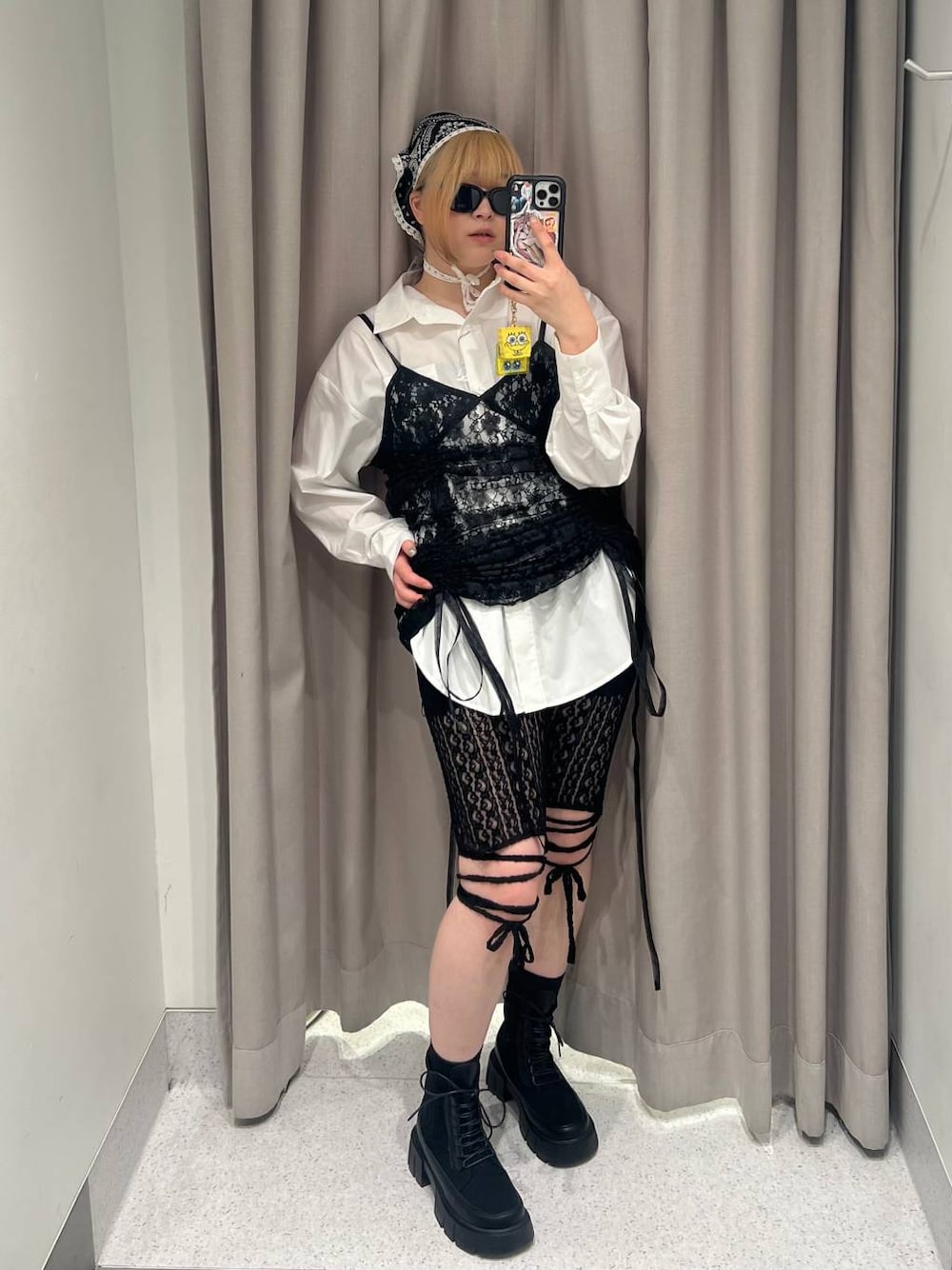 「骨格ストレート、サングラス、ワンピース、ブーツ、オーバーサイズ、高身長、着痩せ、FOREVER 21、体型カバー、春コーデ、個性派」｜「FOREVER 21の【2024FW】2WAYレースキャミワンピース（ワンピース、ブラック系）」を使った、ちぃ。さん（レディース・165cm）の春コーディネートの1枚目の写真