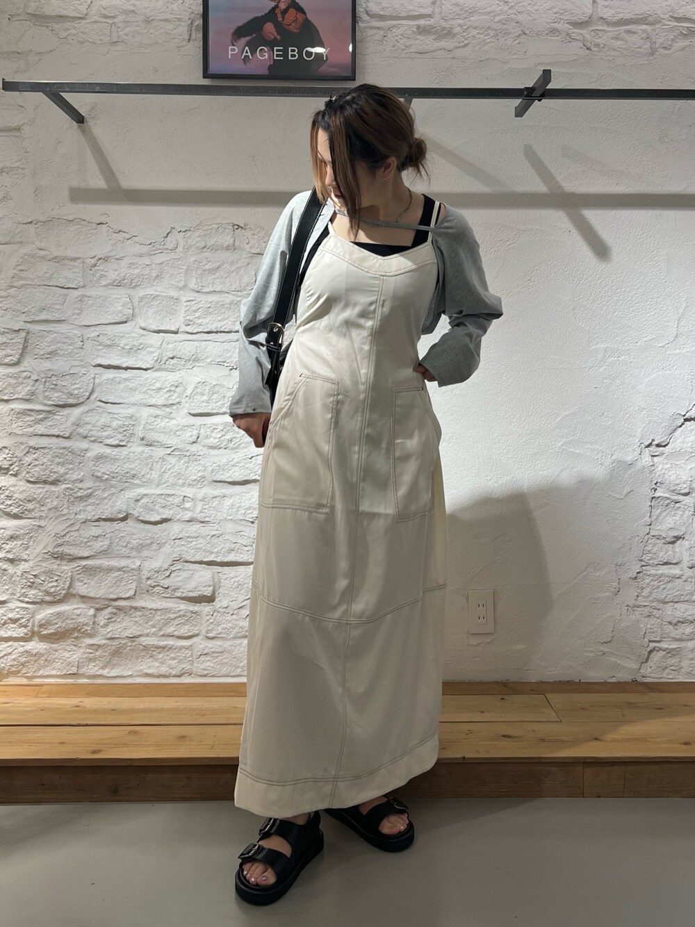 「高身長女子、165cm、骨格ストレート、ワンピース、レザーライク、ボレロ、着痩せコーデ」｜「PAGEBOYのレザーライクキャミワンピース（ワンピース、ホワイト系）」を使った、ちぃ。さん（骨格ストレート・レディース・165cm）の夏コーディネートの1枚目の写真