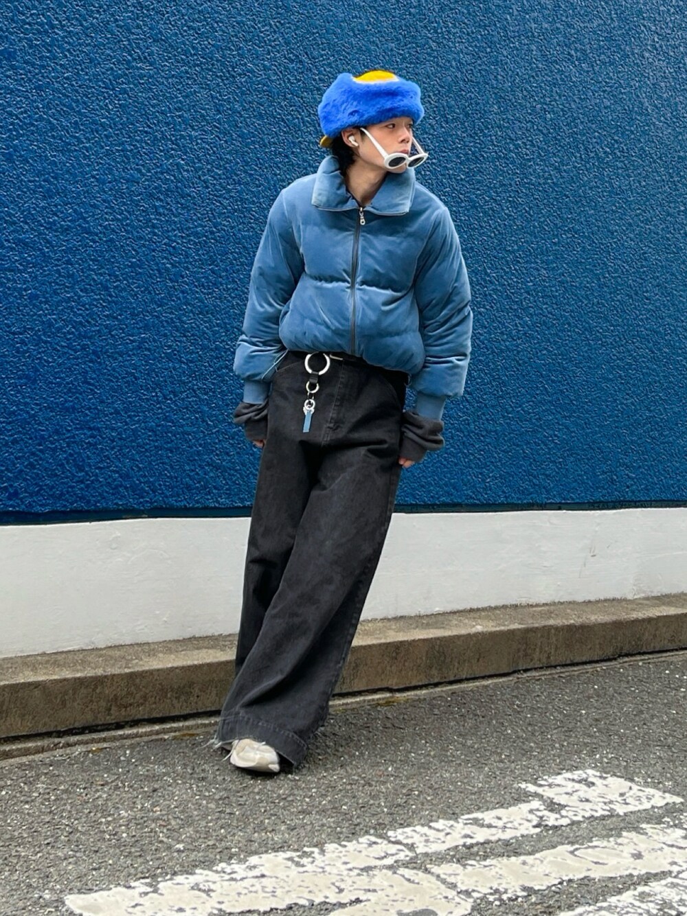 「お出かけコーデ、ラフコーデ、ootd、古着コーデ、古着、ファッションの力を信じよう、低身長、低身長コーデ、個性派、春ファッション、春服」｜「CASPER JOHNのWide buggy denim/ワイドバギーデニム（デニムパンツ、ブラック系）」を使った、ゆーぼうさん（骨格ウェーブ・メンズ・169cm）の春コーディネートの1枚目の写真