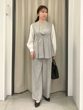 「grove（グローブ）の【マシンウォッシュ/防シワ】袖ドッキングペプラムブラウス【着回しカセット】（シャツ/ブラウス、グレー系）」を使った、ee___grさん（レディース・163cm）の冬コーディネート