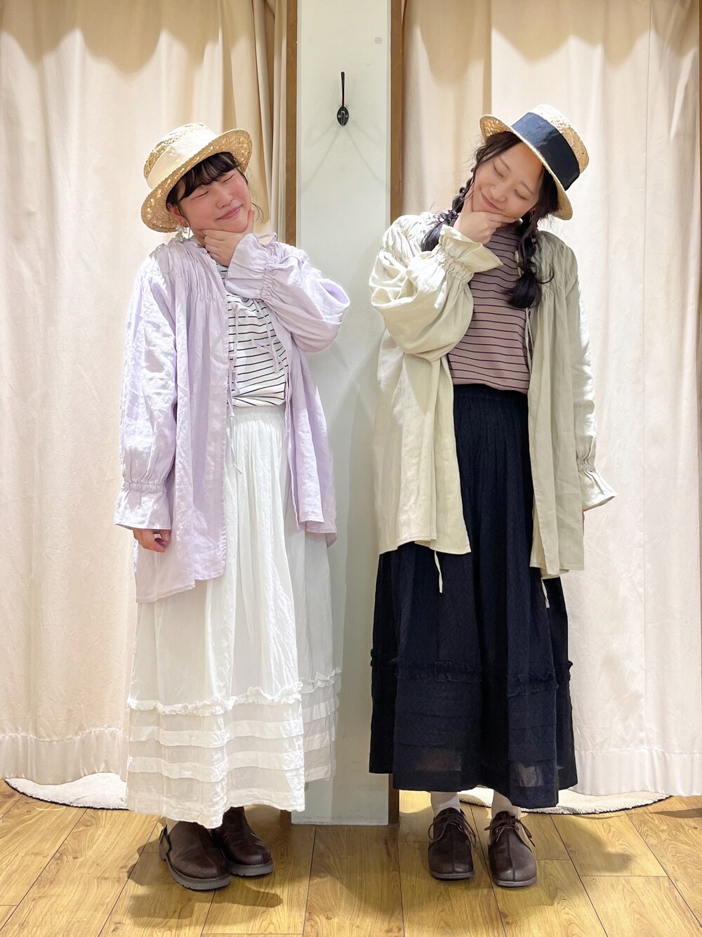 「双子コーデ、ナチュラル、ガーリー、ボーダー、チュニック、ゆるコーデ、春のNewスタイル、春コーデ、Samansa Mos2、サマンサ モスモス(Samansa Mos2)、スカート、大人カジュアル、シミラールック、ふたごコーデ、おでかけコーデ」｜「Samansa Mos2の【Water less Linen】前後2WAYギャザーチュニック（チュニック、ホワイト系）」を使った、marin.🐏さん（レディース・160cm）の春コーディネートの1枚目の写真