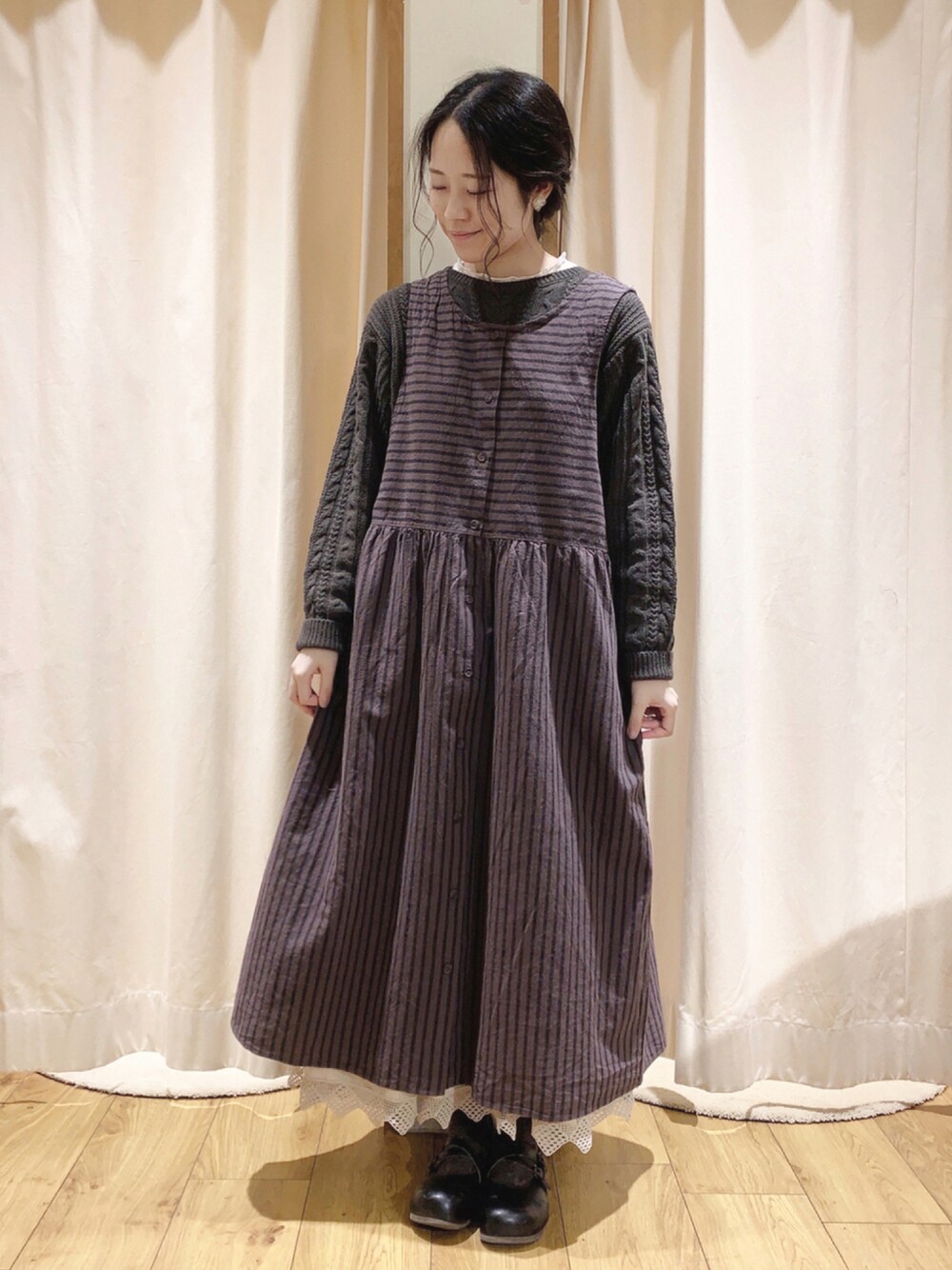 「ニット、ワントーンコーデ、秋のコーデ、ブラックコーデ、SM2、ゆったりコーデ、秋服、ノースリーブワンピース、ゆるコーデ、着回しコーデ、大人ガーリー、サマンサ モスモス(Samansa Mos2)、Samansa Mos2、秋冬コーデ、35周年」｜「Samansa Mos2の35th柄切替前後着ノースリーブワンピース（ワンピース、ブラウン系）」を使った、marin.🐏さん（レディース・160cm）の秋コーディネートの1枚目の写真