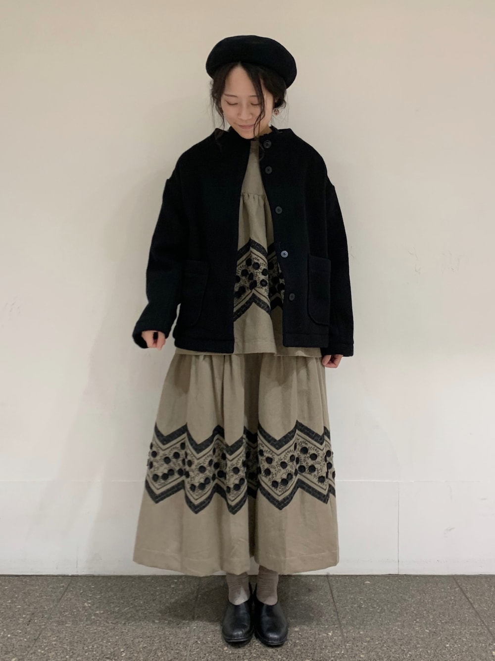 「セットアップ、スカート、ベージュ、秋のコーデ、刺繍、冬コーデ、モノトーン、SM2、キレイめ、ゆるコーデ、大人ガーリー、サマンサ モスモス(Samansa Mos2)、大人かわいい、Samansa Mos2、TSUHARU by Samansa Mos2」｜「TSUHARU by Samansa Mos2の刺繍切替ギャザーブラウス（シャツ/ブラウス、ベージュ系）」を使った、marin.🐏さん（レディース・160cm）の秋コーディネートの1枚目の写真