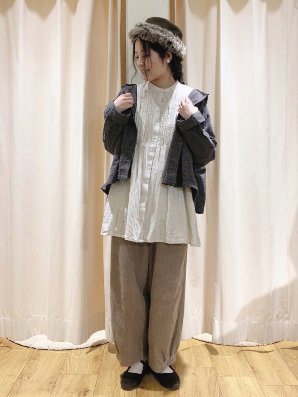 「ジャケット、秋のコーデ、ナチュラル、レイヤードスタイル、SM2、大人カジュアル、コーデュロイパンツ、チュニック、ゆったりコーデ、ゆるコーデ、サマンサ モスモス(Samansa Mos2)、Samansa Mos2、ピンタック、秋服準備はじめました、シンフルコーデ」｜「Samansa Mos2のピンタックチュニック（シャツ/ブラウス、ホワイト系）」を使った、marin.🐏さん（レディース・160cm）の秋コーディネートの1枚目の写真