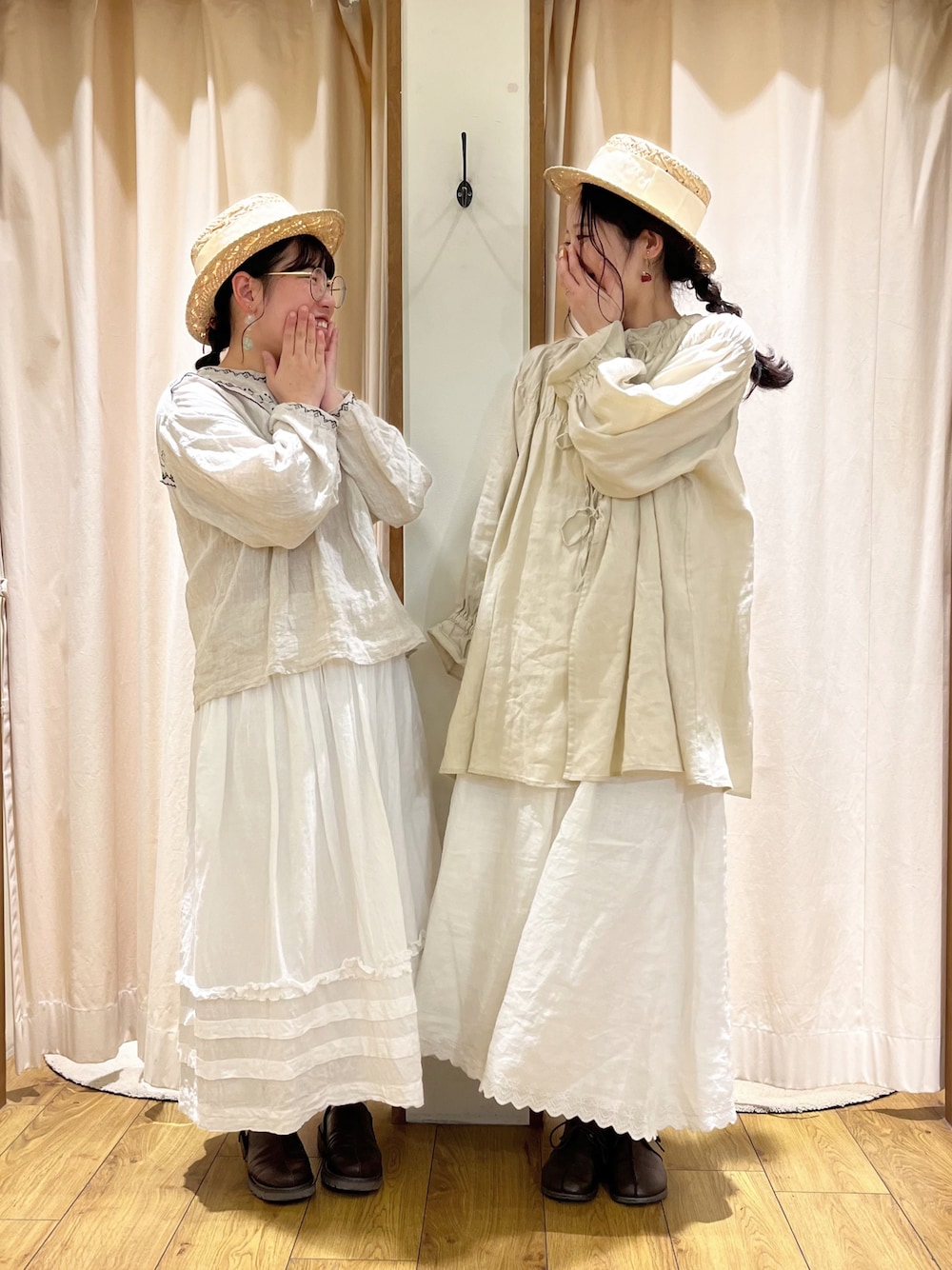「ゆるコーデ、ナチュラル、ガーリー、Samansa Mos2、サマンサ モスモス(Samansa Mos2)、春コーデ、ワントーンコーデ、双子コーデ、シミラールック、春のNewスタイル、大人ガーリー、淡色コーデ、スカート、ブラウス、チュニック」｜「Samansa Mos2の【Water less Linen】前後2WAYギャザーチュニック（チュニック、ホワイト系）」を使った、marin.🐏さん（レディース・160cm）の春コーディネートの1枚目の写真
