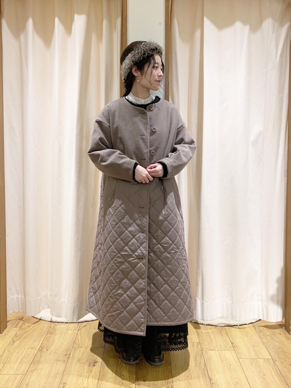 「サマンサ モスモス(Samansa Mos2)、Samansa Mos2、ゆるコーデ、ナチュラル、ガーリー、ロングコート、スカート、レース、レイヤードスタイル、秋コーデ、秋のコーデ、冬コーデ、ブラック、花柄、カーディガン」｜「Samansa Mos2の前後着花柄ジャカードニットカーディガン（カーディガン/ボレロ、ブラック系）」を使った、marin.🐏さん（レディース・160cm）の秋コーディネートの1枚目の写真