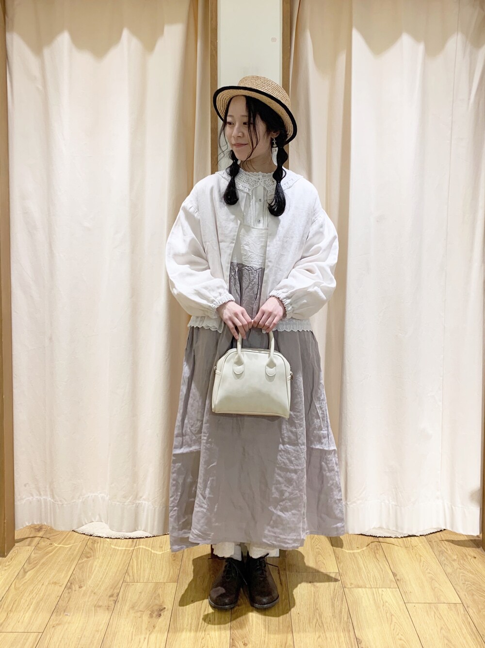 「春コーデ、ナチュラル、淡色コーデ、ワントーンコーデ、キャミワンピ、ゆるコーデ、レイヤードスタイル、ガーリー、Samansa Mos2、サマンサ モスモス(Samansa Mos2)、kazumiコラボ、リネン、大人ガーリー、リラックススタイル、大人かわいい」｜「Samansa Mos2のアイテム（ジャケット/アウター、ホワイト系）」を使った、marin.🐏さん（レディース・160cm）の冬コーディネートの1枚目の写真