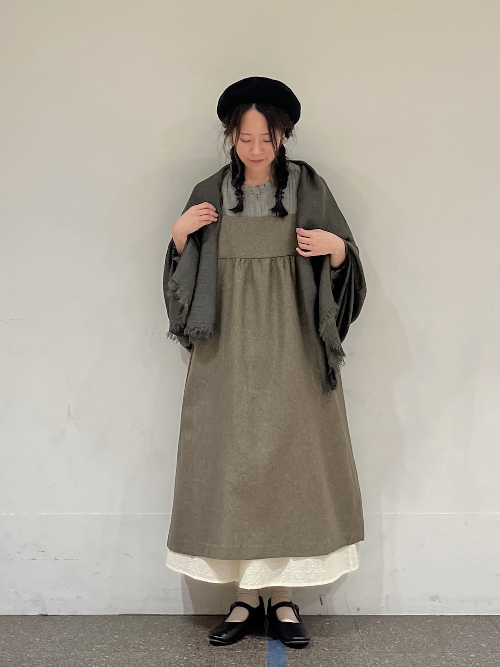 「秋服まるっと大公開、秋コーデ、Samansa Mos2、サマンサ モスモス(Samansa Mos2)、ワンピース、ゆるコーデ、ナチュラル」｜「Samansa Mos2の襟フリルピンタックブラウス（シャツ/ブラウス、ブラック系）」を使った、marin.🐏さん（レディース・160cm）の秋コーディネートの1枚目の写真