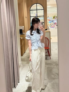 「mystic（ミスティック）の《＠___s_m17 セレクト/IVO》シャーリングシェイプシャツ（シャツ/ブラウス、ブルー系）」を使った、asukaさん（レディース・162cm）の春コーディネート